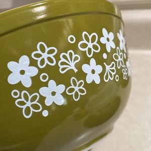 Vintage Pyrex spring blossom 2.5 qt mixing bowl